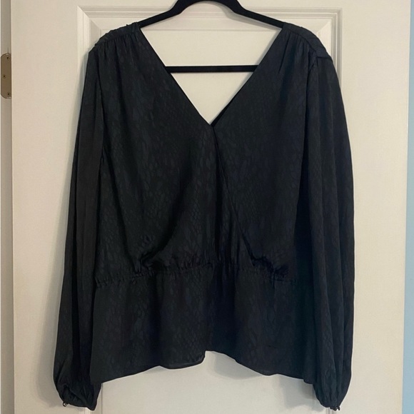 Silky Banana Republic Blouse NWT - Picture 4 of 6